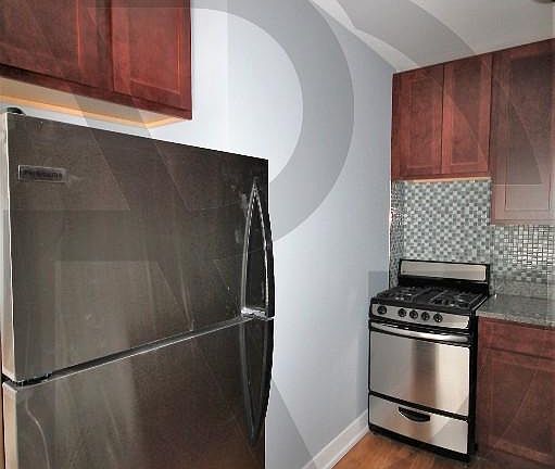 5th image of 550 W Arlington Pl #550809