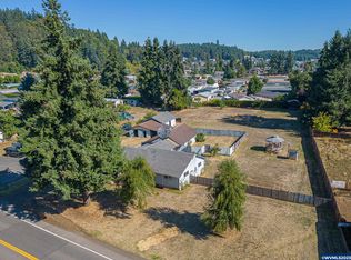1327 S Water St, Silverton, OR 97381
