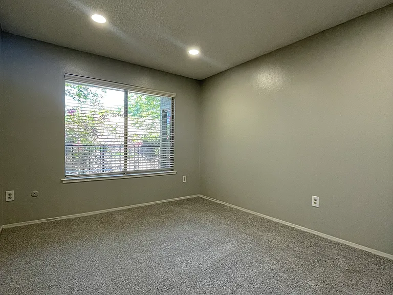 2816 O St #I — Photo 10