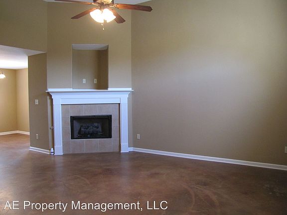 3rd image of 182 Hackberry Cv