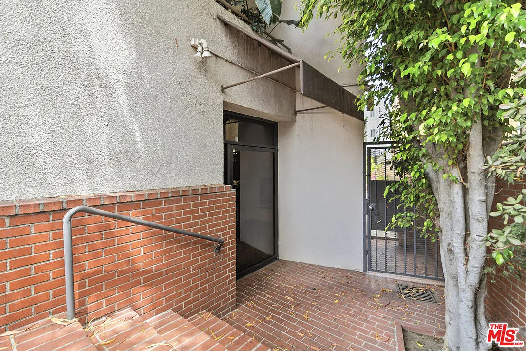 2 bed, 2.0 bath, 1443 sqft, $4,695 — Photo 2
