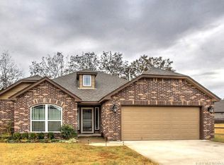 5331 Skylane Pl, Sand Springs, OK 74063