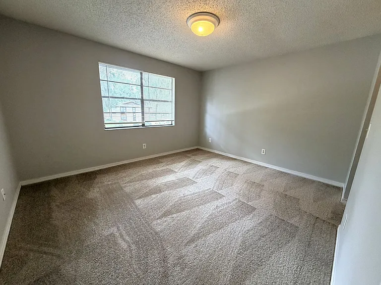 460 Bentwood Ln — Photo 9