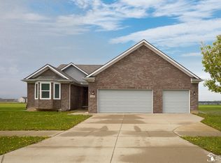 610 Grace Point Dr, Dundee, MI 48131