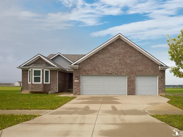 610 Grace Point Dr, Dundee, MI 48131