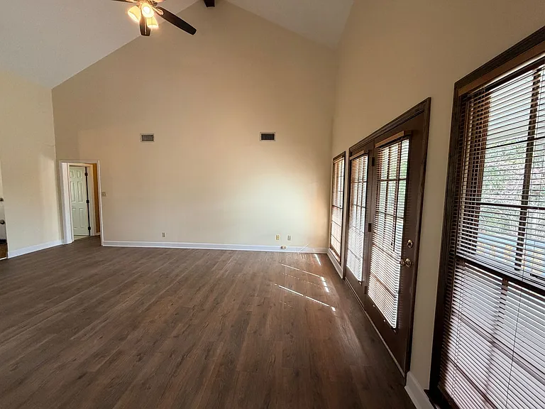 2124 Northwood Cir — Photo 32