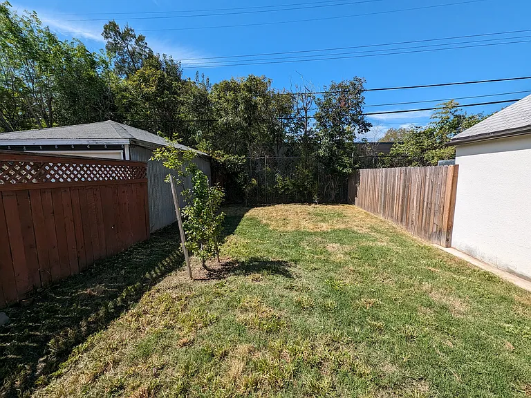 Large open back yard. Tons of natural light and automatic sprinklers.