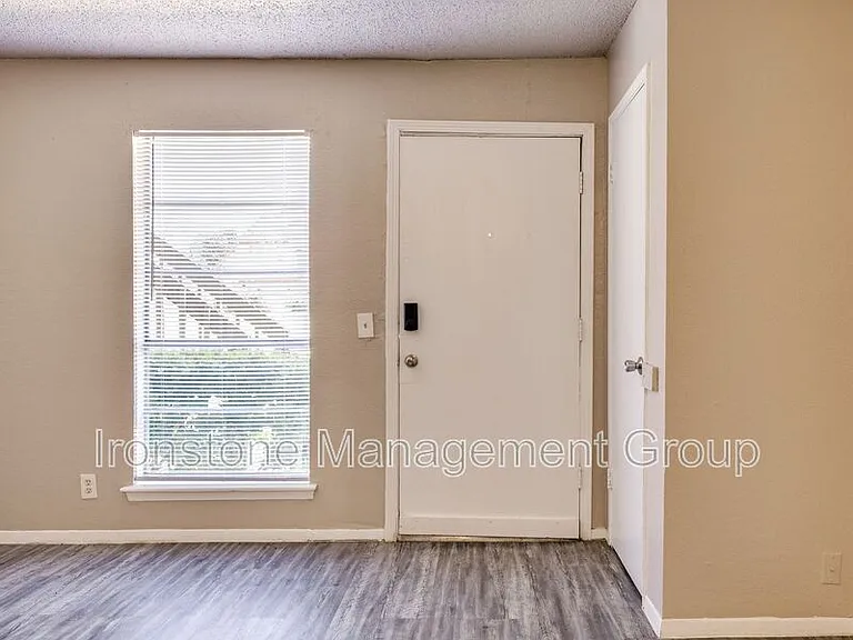 4653 S Darlington Ave #2-F — Photo 9