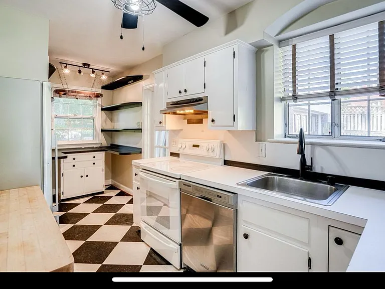 4704 Broad Brook Dr — Photo 6