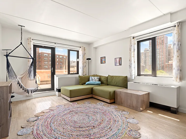 1810 3rd Ave #9D — Photo 1
