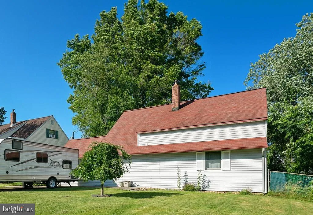 38 Hickory Ln photo 1