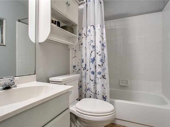 3rd image of 1146 Vail Dr