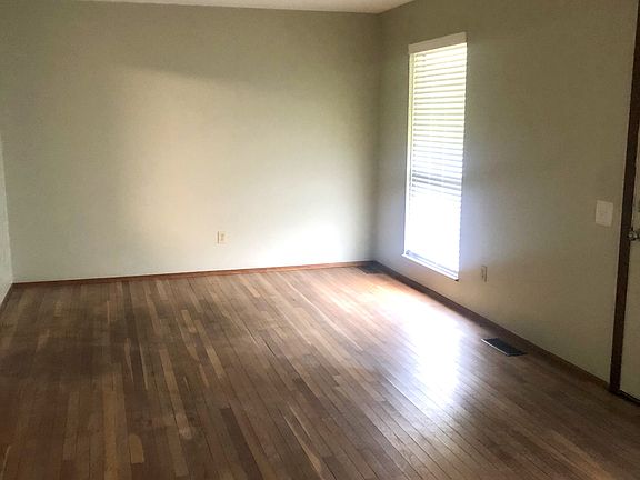 4th image of 2310 Golfway Dr