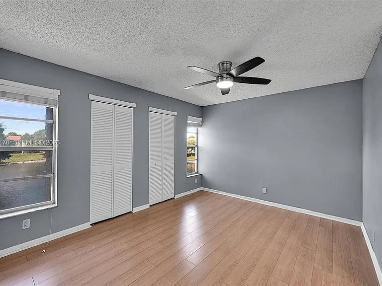 906 Twin Lakes Dr #8-J — Photo 8