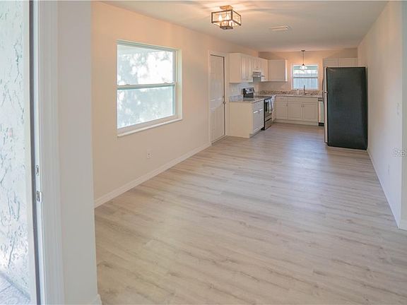 5th image of 6450 Elmhurst Ct