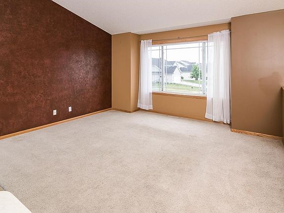 3rd image of 929 Jack Russell Ave