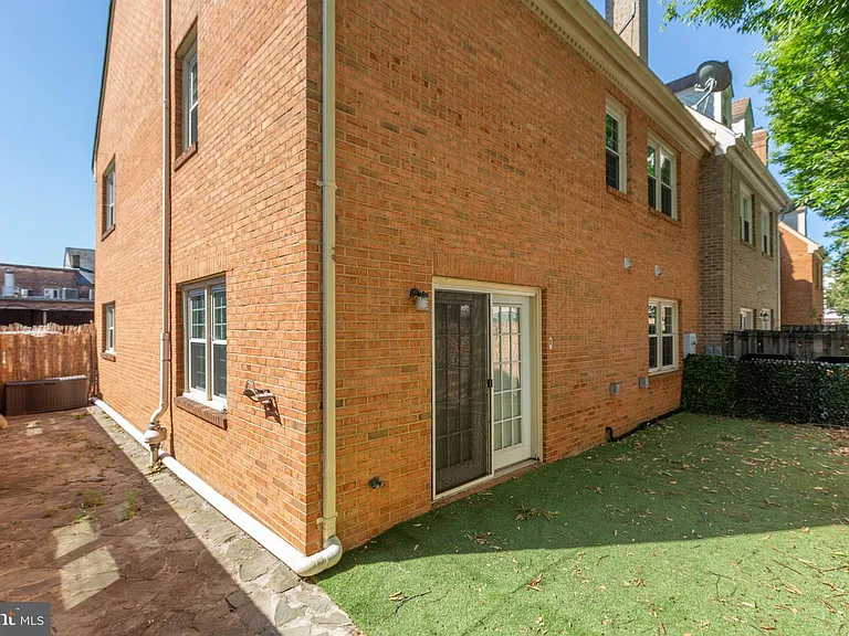1011 Charles St #C — Photo 45