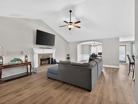4th image of 558 River Mist Cir
