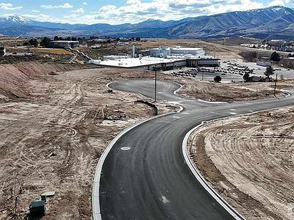 3rd image of 10 Falcon Ridge Dr