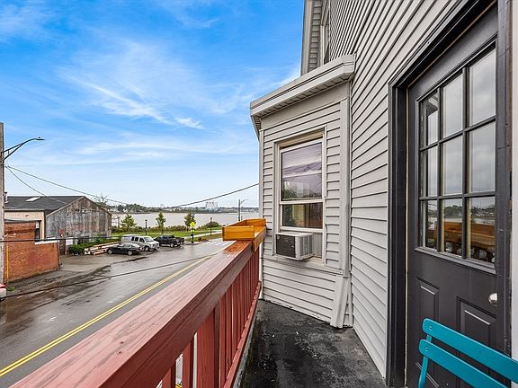 3rd image of 3 Essex St #2