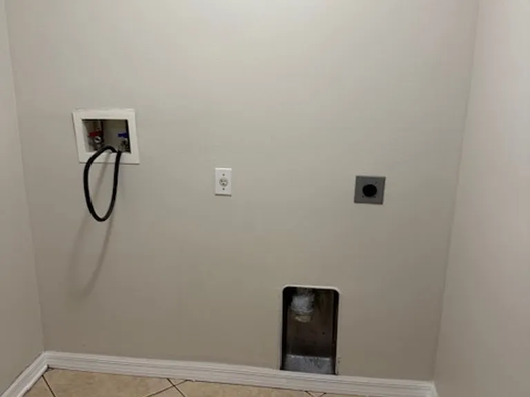 744 Paris Dr — Photo 25