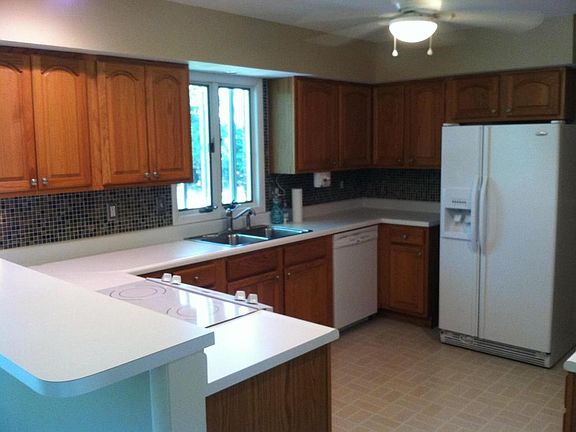 5th image of 209 E Briarwood Ln