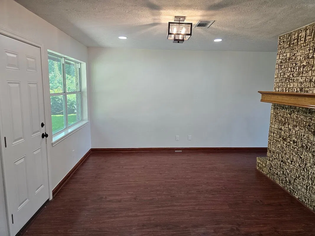 3 bed, 2.0 bath, 1488 sqft, $1,800 — Photo 3