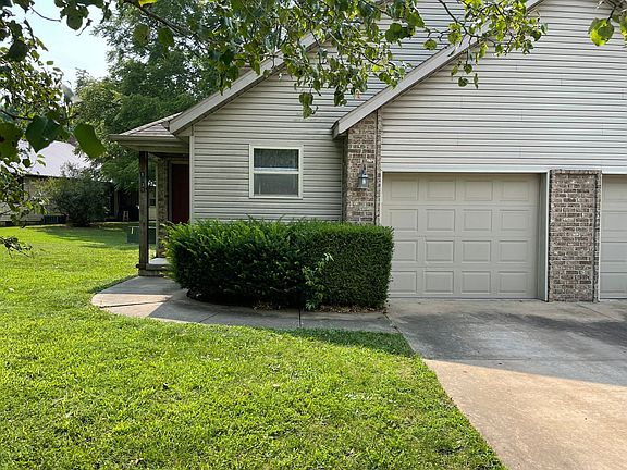 2nd image of 1831-33 N Plaza Dr