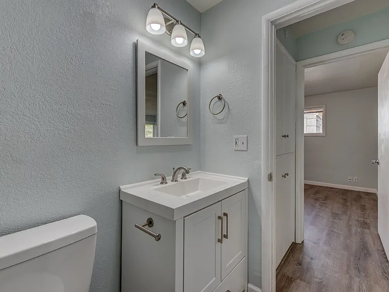 1417 Jefferson St — Photo 14