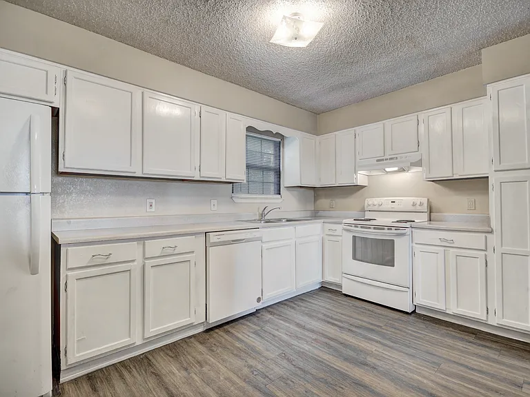 6321 Richland Plaza Dr #A — Photo 2