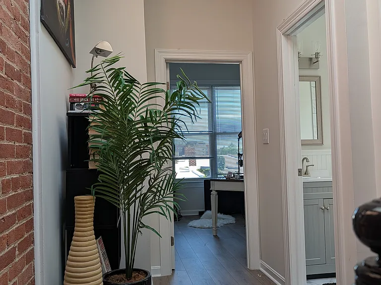 616 E St NE #A — Photo 16