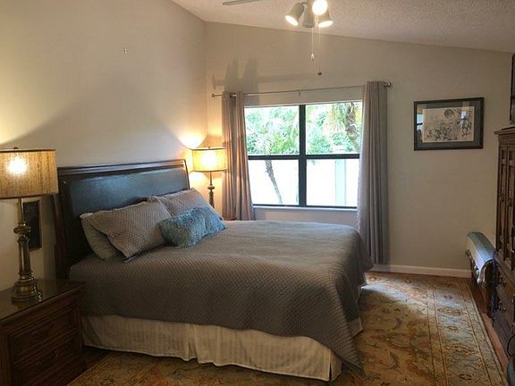 Master Bed Room King Bed 