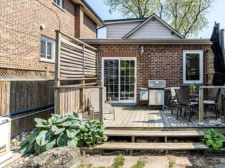 60 Woodbury Rd — Photo 43
