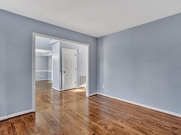 5th image of 275 Applewood Dr