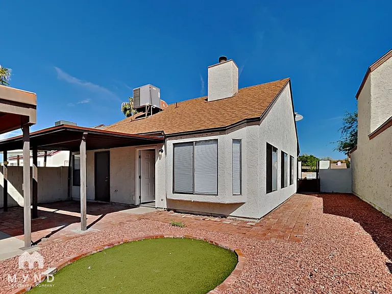 2265 W Ross Ave — Photo 18