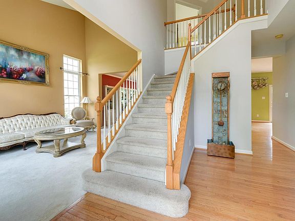 3rd image of 120 Wagon Trail Way