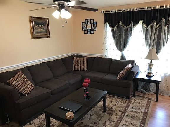 2nd image of 906 Lauren Ct