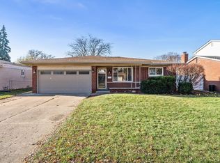 40407 Meade Point Dr, Sterling Heights, MI 48313