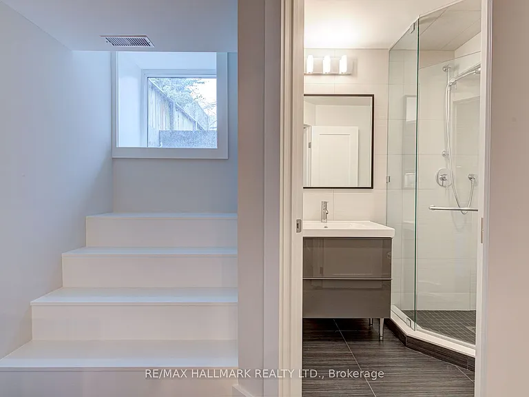 924 Broadview Ave #B — Photo 7