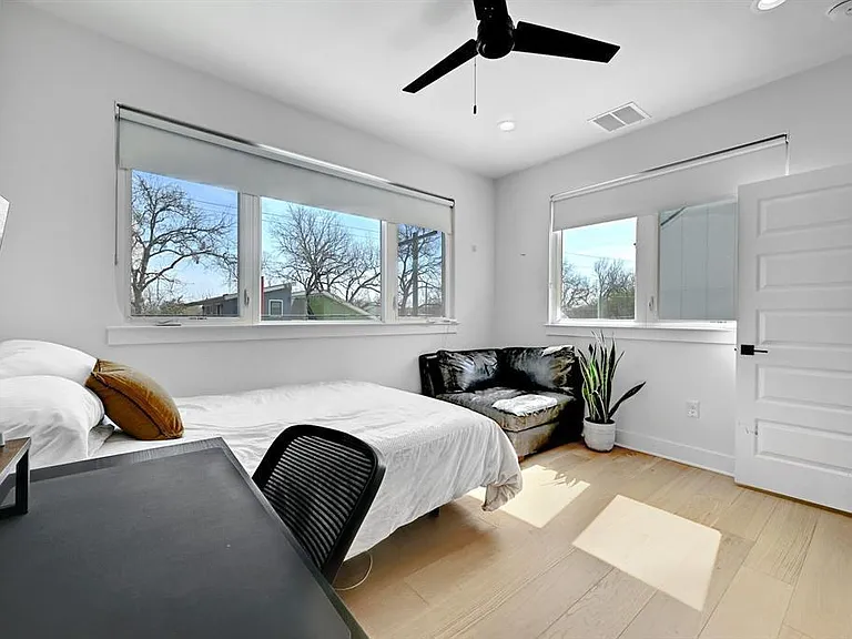 2812 E 4th St #2 — Photo 18