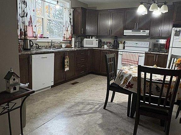 3rd image of 377 J. R. Smallwood Boulevard