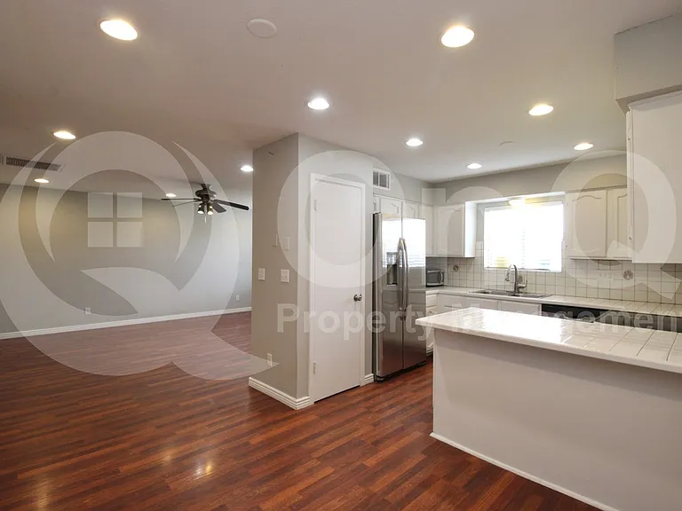 2522 E Don Carlos Ave — Photo 6