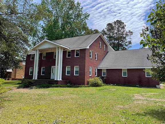 3rd image of 1466 Woodland Dr.