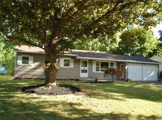 4 Donna Marie Cir, Rochester, NY 14606