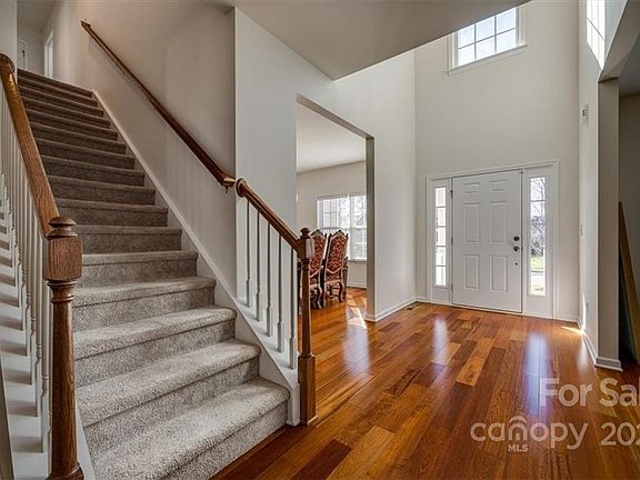 5th image of 2585 Chatham Dr