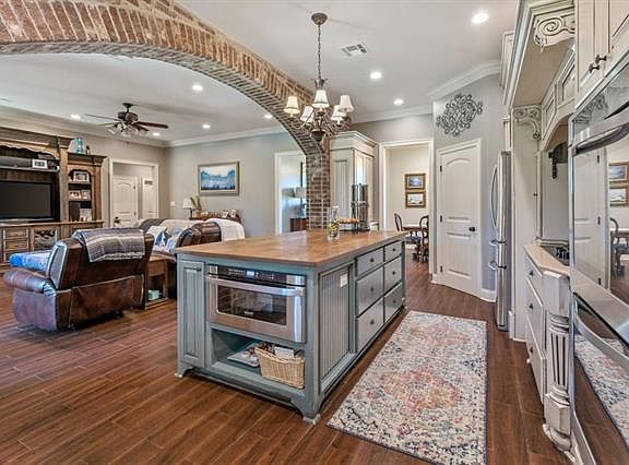 2nd image of 3235 Robin Ln