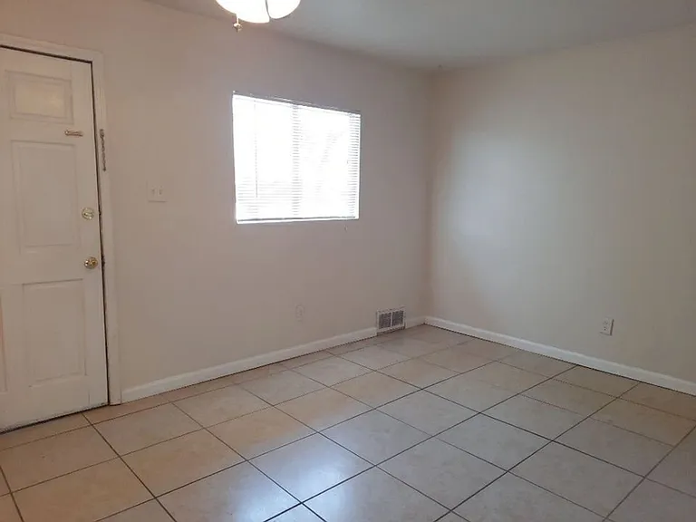 560 Estancia Dr NW — Photo 9