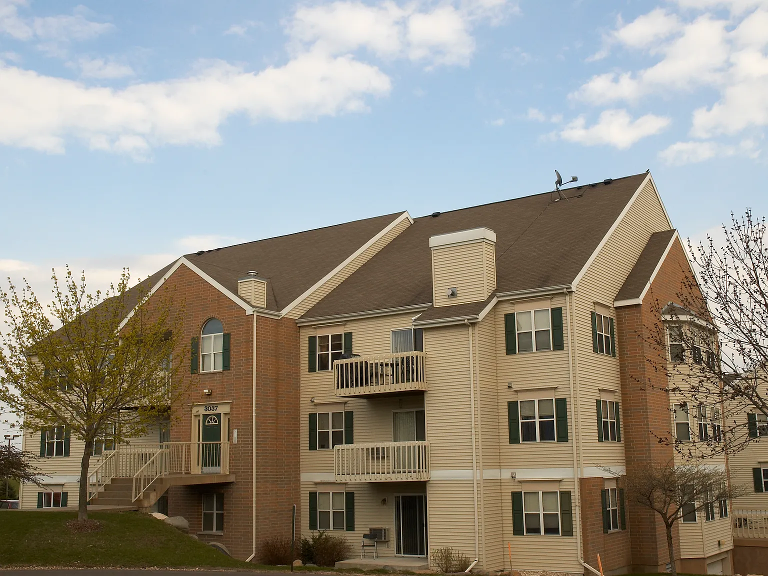 Maple Grove Apartments — Photo 3
