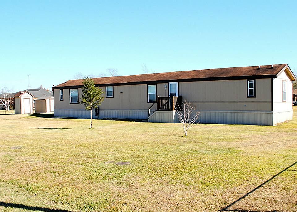 New skirt, new double insulated front door & 2 year old exterior paint.