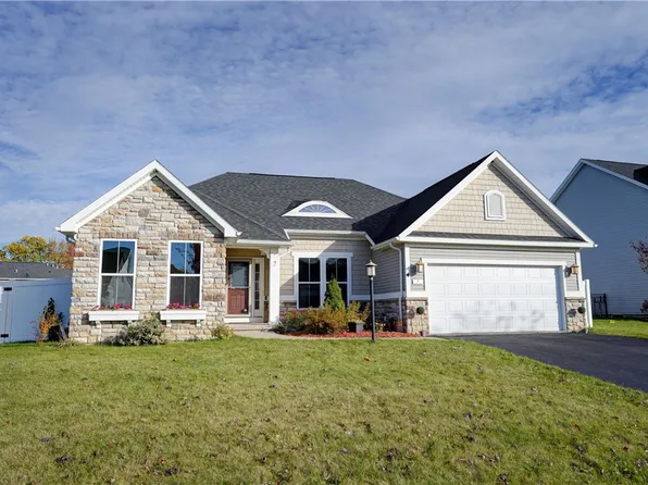 7 Willow Bridge Trl, Penfield, NY 14526